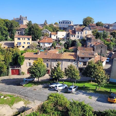 Lekker Slaap Hotel Parthenay Bagian luar foto